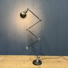 Gepolijste 5 arms Jieldé vloerlamp met zwart merk plaatje