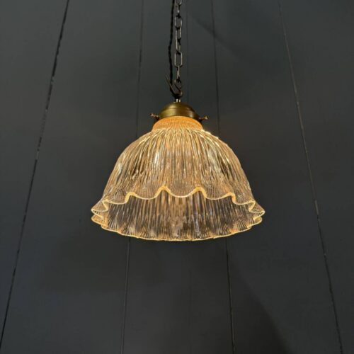 Middelgrote Asteroid persglazen Holophane hanglamp met messing armatuur