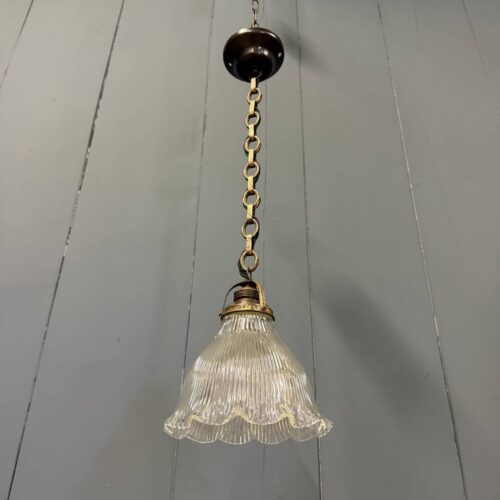 Klein formaat persglazen Holophane hanglamp met ketting en plafondkap
