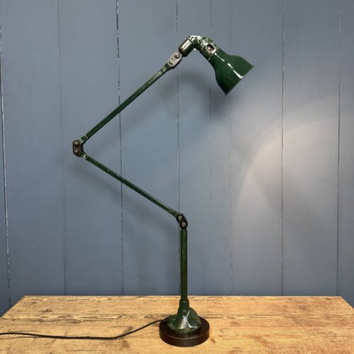 Donkergroene drie-arms Mek Elek machinelamp