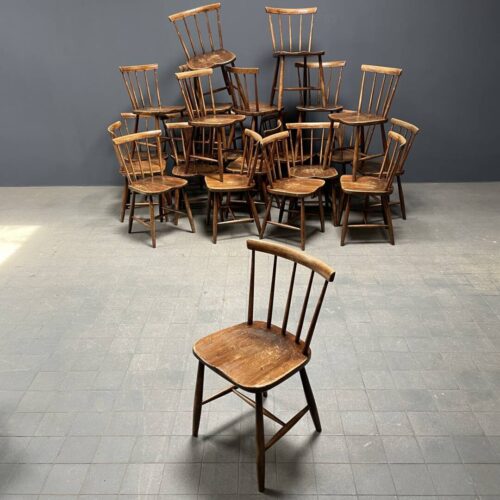 Partij vintage houten spijlen stoelen