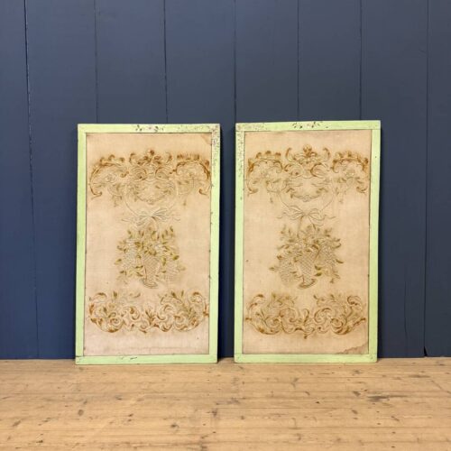 Set van twee geborduurde panelen uit Frankrijk in mint groene lijsten