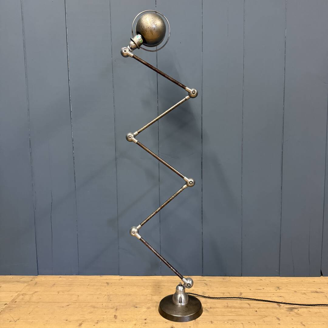 Gepolijste 5 arms Jieldé vloerlamp met groen merk plaatje